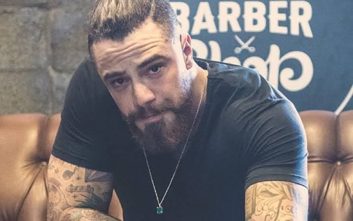 Felipe Titto pede desculpas a modelo após comentário racista durante gravação: "Fiz uma piada"