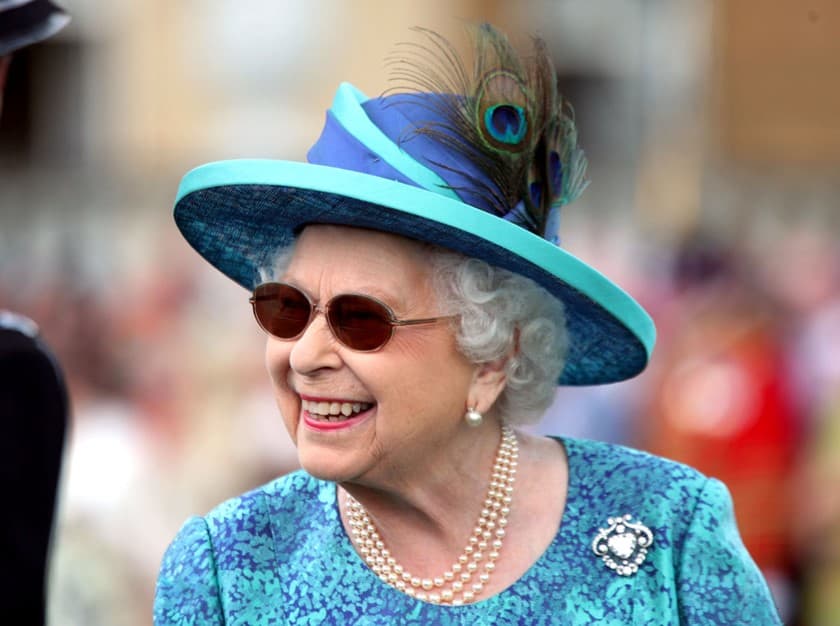 Dinheiro fácil: Rainha Elizabeth oferece salário milionário para quem cuidar de suas redes sociais