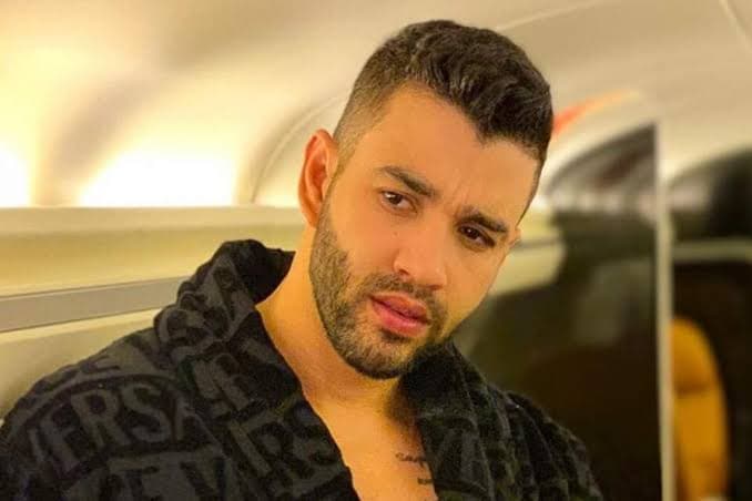 Transformado? Gusttavo Lima surge irreconhecível e causa choque: "Sempre foi azul?"
