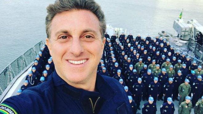 Luciano Huck surpreende plateia com atitude e deixa todo mundo aos prantos