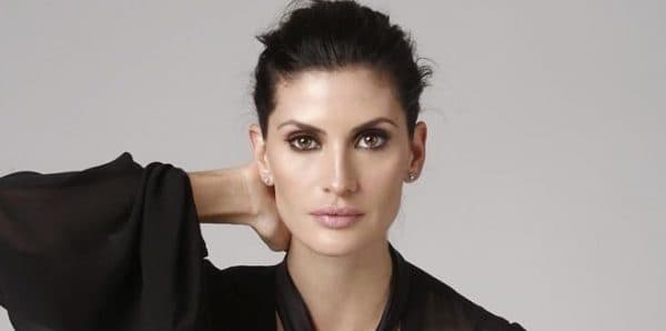 Isabella Fiorentino surge em imagem ao lado do irmão morto há 20 anos e revela um segredo