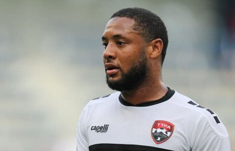 O famoso jogador de futebol, Shahdon Winchester, morreu após seu carro pegar fogo com ele e outros passageiros dentro (Foto: Reprodução) O famoso jogador de futebol, Shahdon Winchester, morreu após seu carro pegar fogo com ele e outros passageiros dentro (Foto: Reprodução)