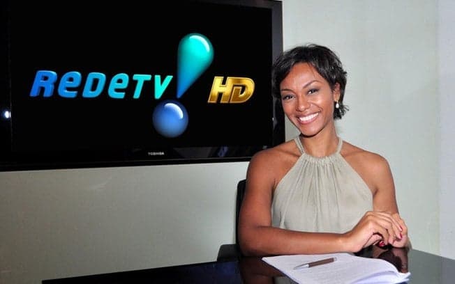 A famosa jornalista da RedeTV!, Luciana Camargo é demitida pouco mais de um anos após se mudar para Nova York para trabalhar como correspondente (Foto: Reprodução) A famosa jornalista da RedeTV!, Luciana Camargo é demitida pouco mais de um anos após se mudar para Nova York para trabalhar como correspondente (Foto: Reprodução)