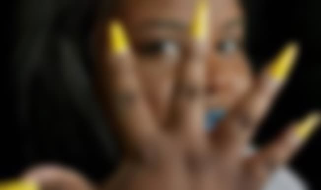 Famosa cantora arma mega show, mas fiasco de público gera polêmica: "30 ou 30 mil pessoas, pagando a gente canta"