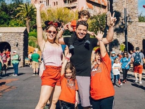 Após confusão, Thyane Dantas faz provocação ao aparecer com filho de Mileide Mihaile e Wesley Safadão na Disney: “Feliz”