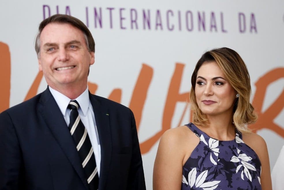 Michelle Bolsonaro vai contra o próprio marido e choca com declaração em rede social