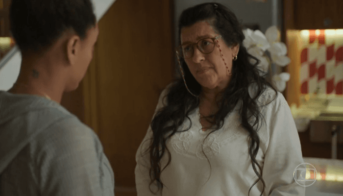 Amor de Mãe: Lurdes descobre segredo bombástico de Sandro e Vitória e se apavora