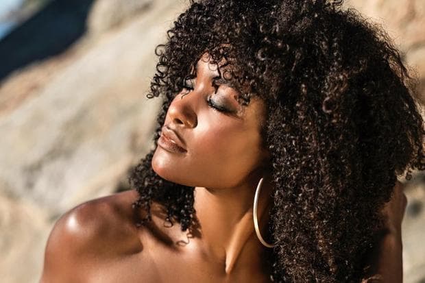 Erika Januza fala sobre cirurgia plástica e mudança radical: "As pessoas falavam"