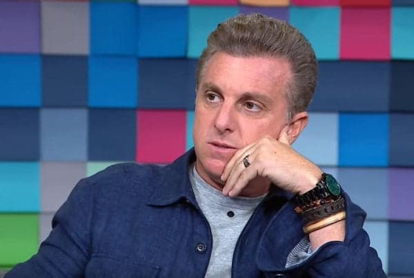 Luciano Huck choca seguidores e promete mostrar "peru" de Natal