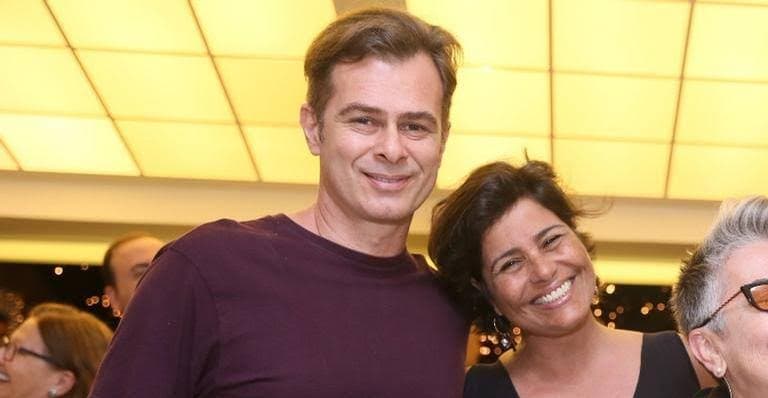João Vitti e Valéria Alencar casam em cartório