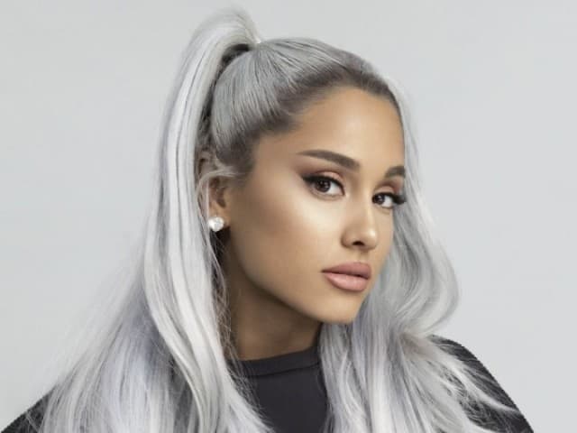 Ariana Grande encerra 2019 com chave de ouro, lança novo disco e fãs reagem: "Álbum perfeito"
