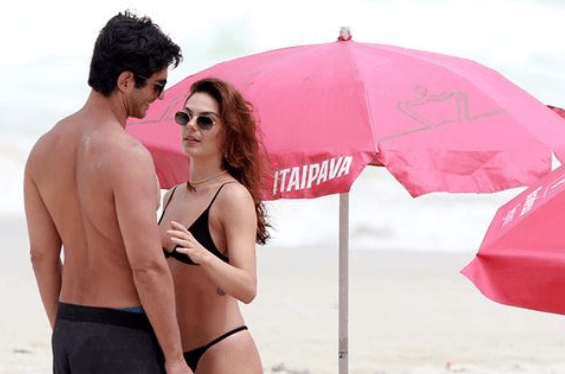 Isis Valverde é flagrada aos beijos com o marido