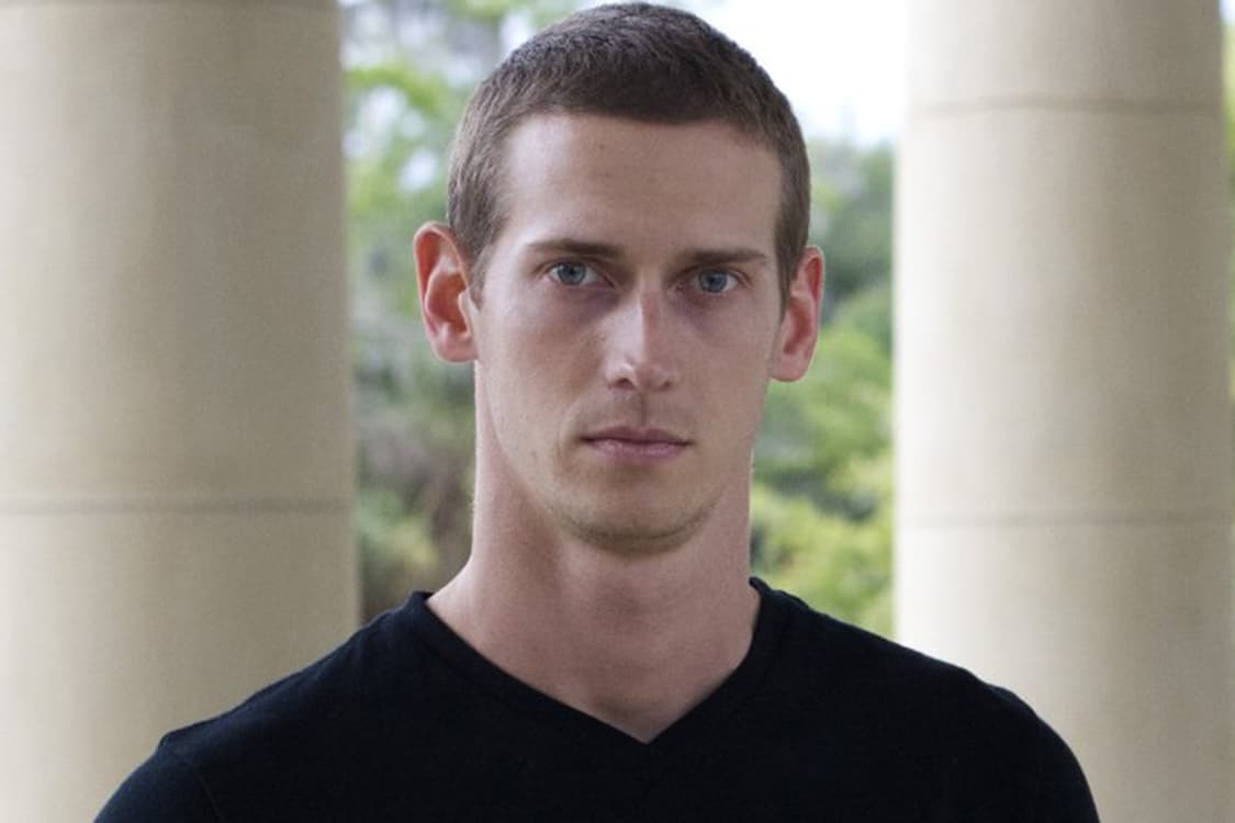 A família de John Bernecker está pedindo R$ 400 milhões como indenização pela morte do ator (Foto: Reprodução) A família de John Bernecker está pedindo R$ 400 milhões como indenização pela morte do ator (Foto: Reprodução)