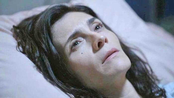 Amor de Mãe: Mulher de Magno, Leila acorda após anos em coma e causa desespero