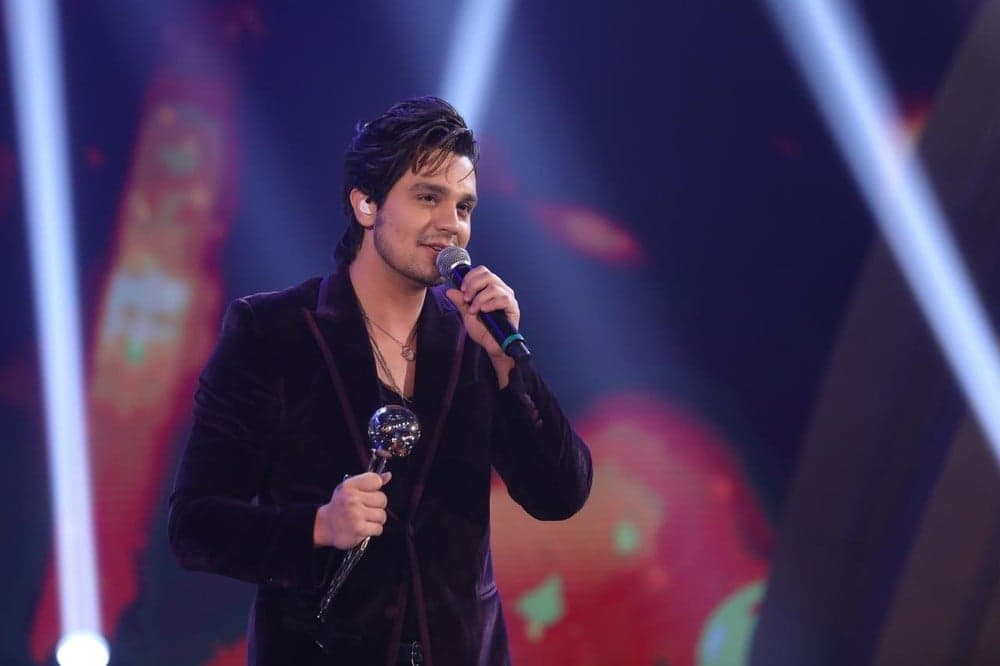 Luan Santana ganha 12º Troféu Domingão, público detona premiação e elege verdadeiro vencedor