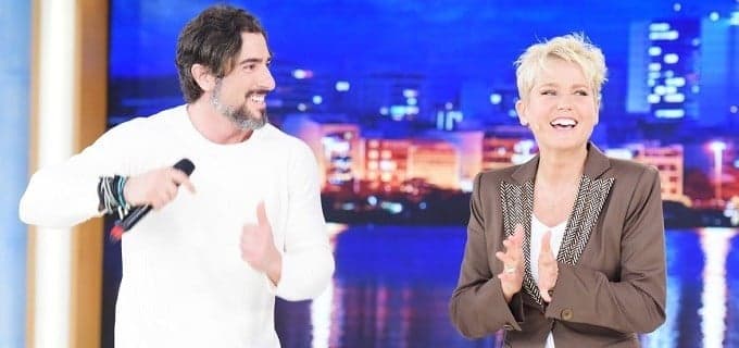Marcos Mion vai aos prantos ao receber presente de Gugu Liberato, é consolado por Xuxa e tem experiência sobrenatural