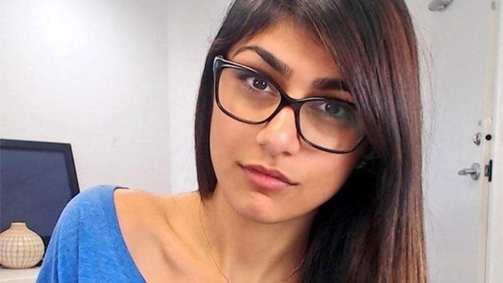 Mia Khalifa, após se arrepender de vídeos pornôs, faz apelo e implora que imagens sejam tiradas da internet: "Trauma''