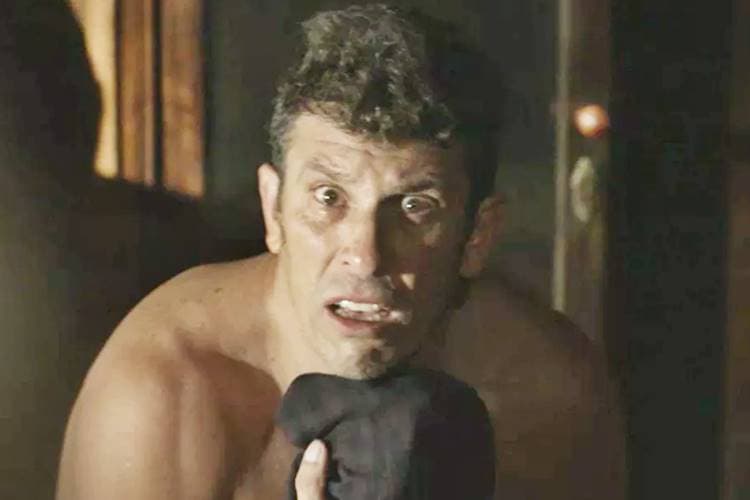 Homem é flagrado usando calcinha após novela da Globo