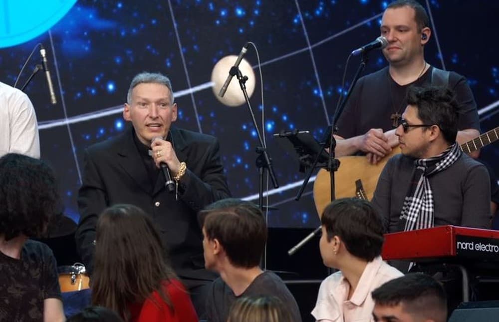Padre Marcelo Rossi recorda dia do empurrão do palco e expõe detalhes não pensados sobre o que guardou por meses