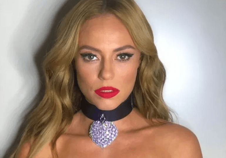 Aos beijos, Paola Oliveira expõe sentimento por afilhada na web