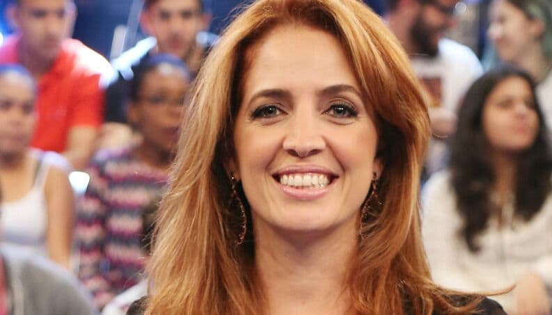 Poliana Abritta, do Fantástico, surpreende e posa ao lado dos seis filhos: "Time de vôlei"