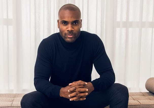 Jesus! Rafael Zulu abaixa bermuda e mostra corpo para todo mundo: "Chama o guindaste"