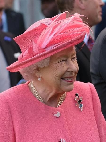 Rainha Elizabeth II gasta mais de R$ 160 mil em presentes de Natal (Foto: Reprodução)