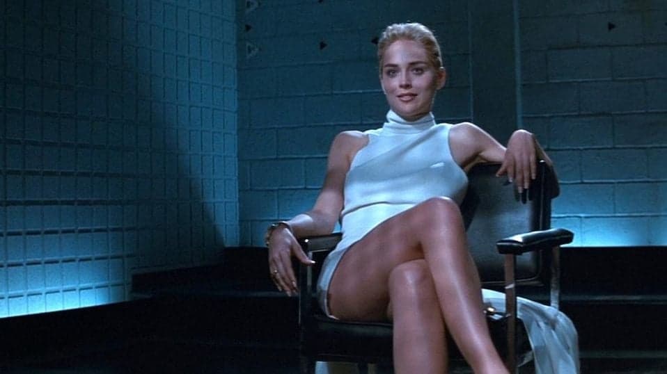 Carência? Sharon Stone entra em aplicativo de relacionamentos, é bloqueada e dispara: "Não me deixe fora"