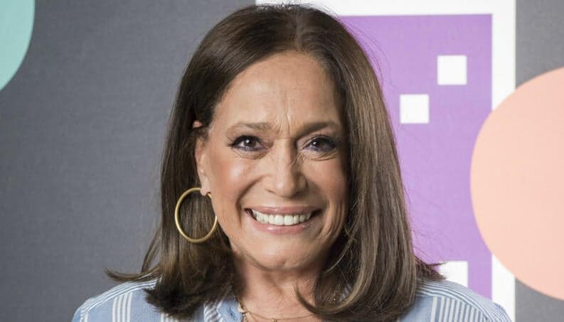 Susana Vieira é flagrada ao lado dos netos saradões e beleza dos herdeiros choca