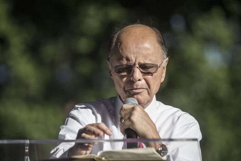 Bomba! Dono da Record confessa publicamente: "As bruxarias perderam o efeito"