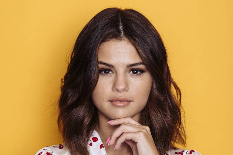 Triste! Selena Gomez relembra relação com Justin Bieber e dispara: "Fui vítima de abuso"