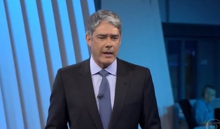 Morta! William Bonner prova que não liga para luxo, mostra seu carro de 1986 e anda de metrô