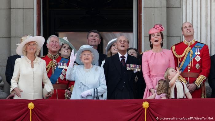 Bomba! Veja 6 grandes escândalos que marcaram a Família Real britânica