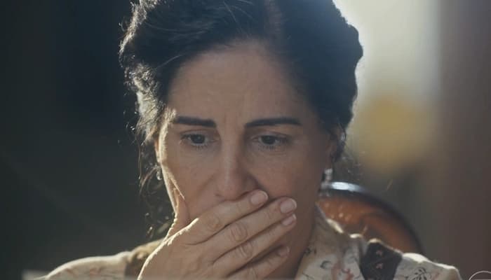 Éramos Seis: Lola encontra Clotilde desacordada e fica horrorizada