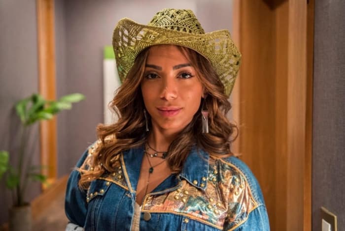 Anitta como a personagem Sabrina da novela Amor de Mãe (Foto: Reprodução)