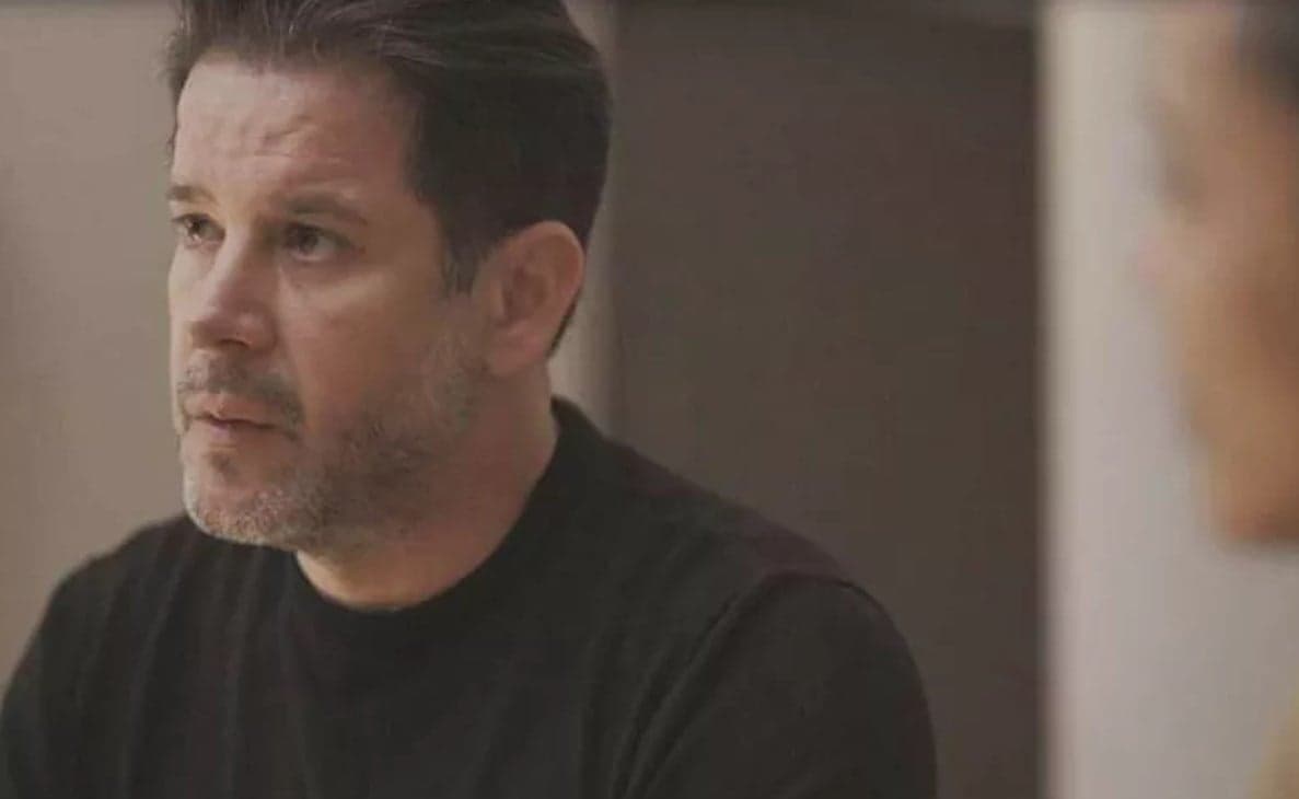 Raul em cena da novela das 21h, Amor de Mãe (Foto: Reprodução)