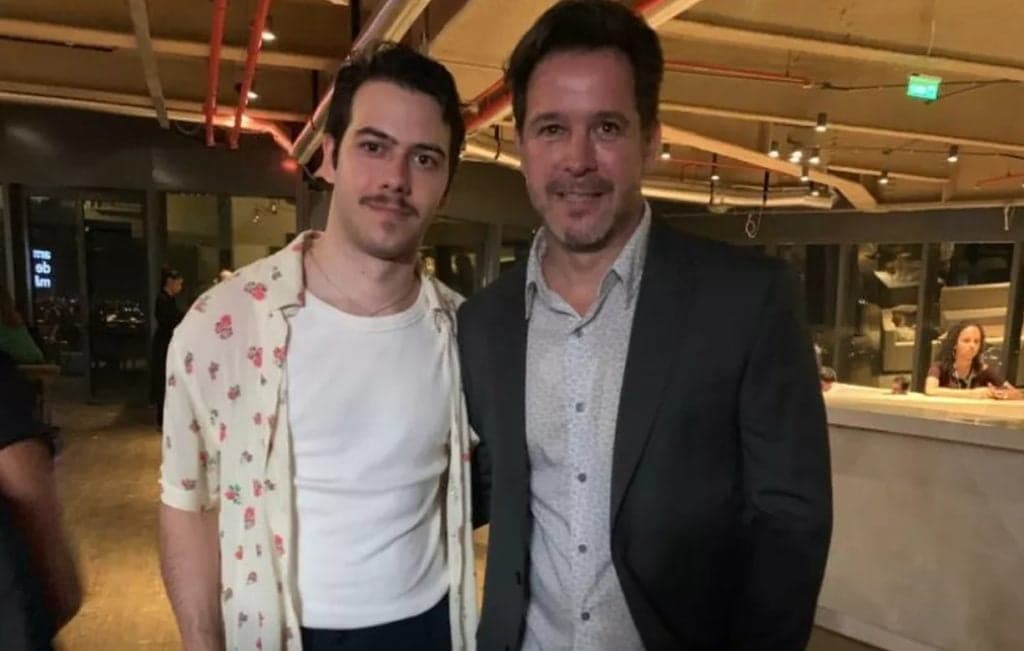 Filho de Murilo Benício posta foto com amigo
