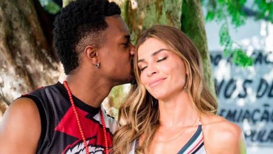 Bom Sucesso: Paloma e Ramon se acertam depois que o professor levar uma facada e ficar entre a vida e a morte