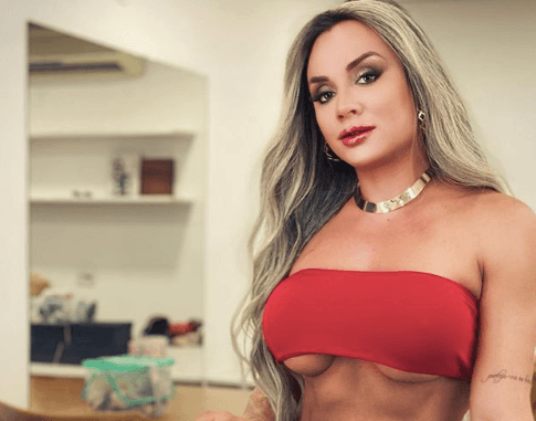 Passada! Juju Salimeni se descuida e expõe foto sentada de saia que deixa tudo à mostra: "Gostosa"
