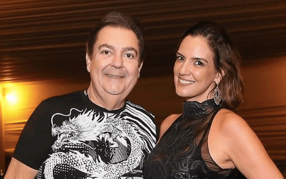 De férias e longe do filho mais velho, Esposa de Faustão, Luciana Cardoso posta foto rara com o marido