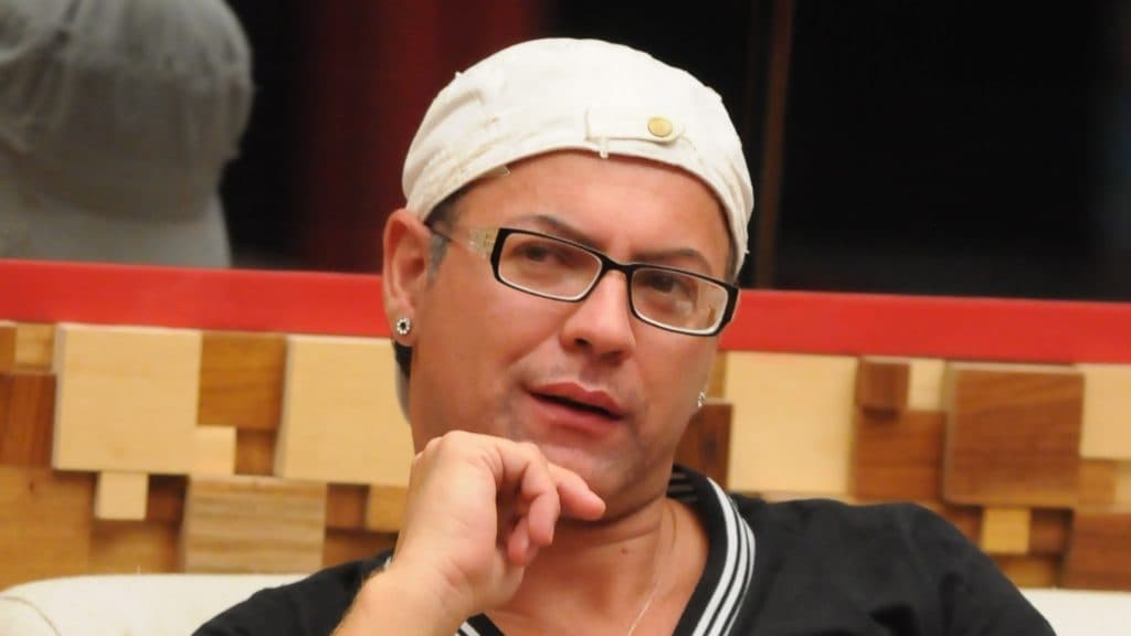 Sem emprego e com dívidas, ex-BBB Dicesar é obrigado a virar balconista de loja: "Trabalho oito horas em pé"