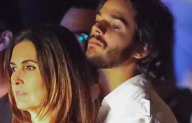 Fátima Bernardes é flagrada em momento íntimo com Túlio Gadelha na praia: "Quanta força"