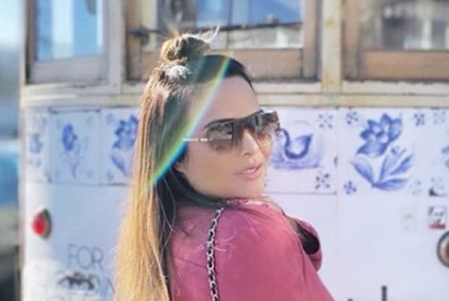 Geisy Arruda aposta em vestido super curto e quase deixa o bumbum à mostra para a alegria dos marmanjos