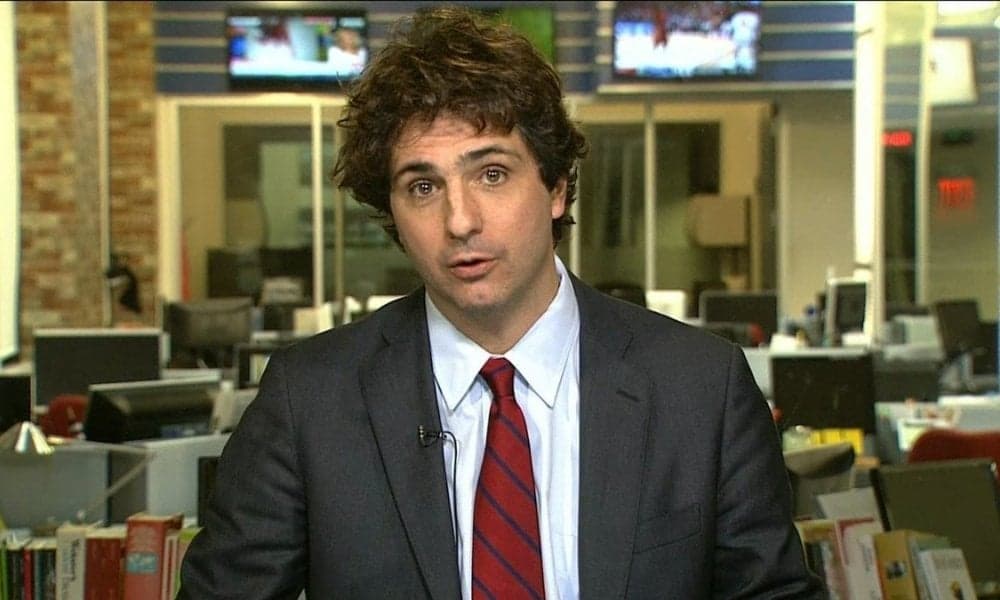 Guga Chacra, famoso pelo cabelo desalinhado, choca ao mostrar cão em telejornal ao vivo na Globo: "Igual"