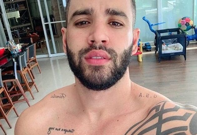 Gusttavo Lima tem vídeo inalando gás nos bastidores de show divulgado e voz do cantor é visivelmente afetada