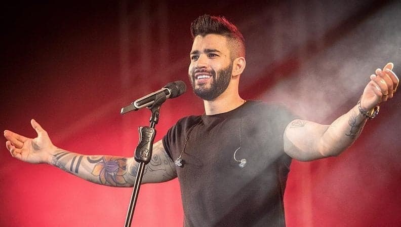Gusttavo Lima surpreende em show e público fica perplexo com acontecimento