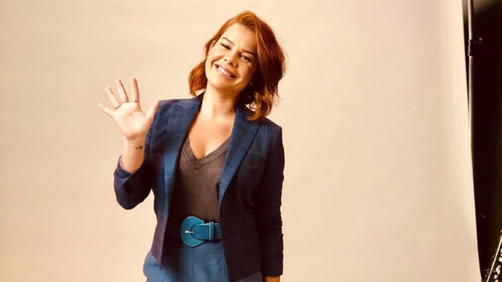 Fernanda Souza abusa de decote em foto e público esfrega beleza na cara de Thiaguinho: "Brota no bailão"