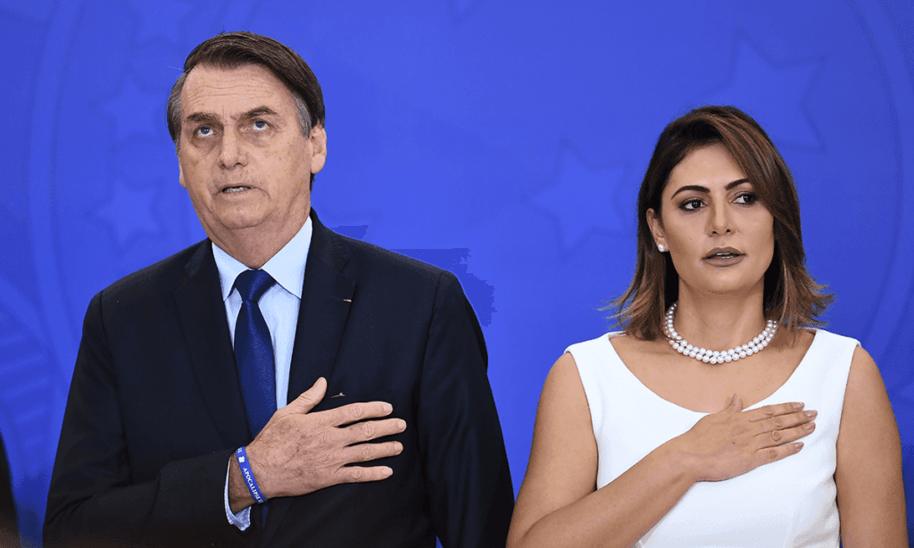 Bolsonaro abandona esposa após problema estético e público fica em estado de choque