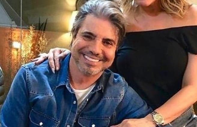 João Kleber pega todo mundo de surpresa e anuncia casamento com jornalista