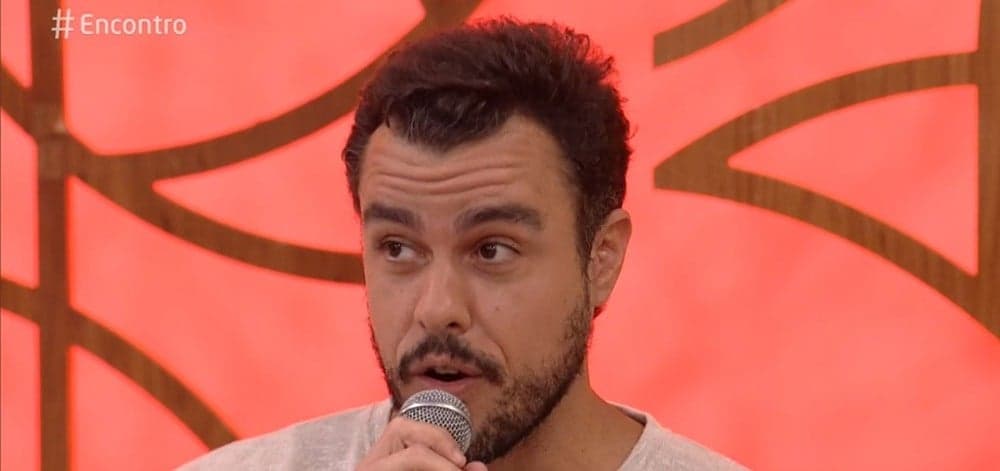 Joaquim Lopes "paga" de santo na TV, público reage e lembra de traição do ator